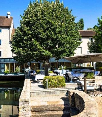 À 1h30 de Lyon, ce restaurant doublement étoilé vaut le détour par l'A6