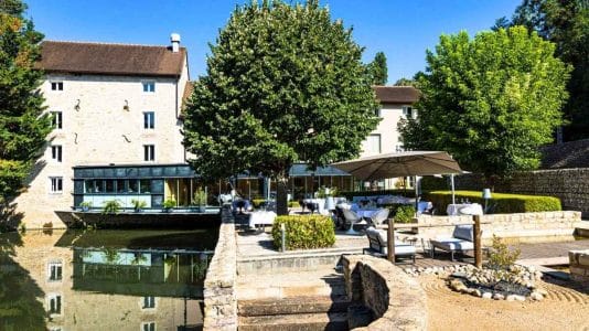 1h30 from Lyon, this two-Michelin-starred restaurant is worth the detour off the A6