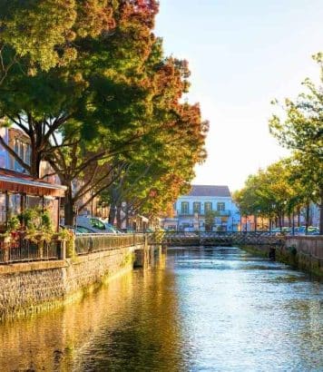 Ce village du Vaucluse traversé par l'eau devient le refuge chic anti-canicule