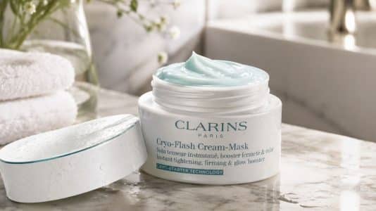Ce soin anti-âge Clarins refroidit la peau de 4°C en pleine canicule
