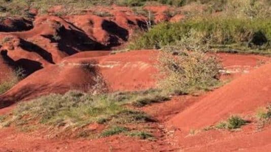 Ce désert rouge du Rougier de Camarès offre un air de Colorado en Aveyron
