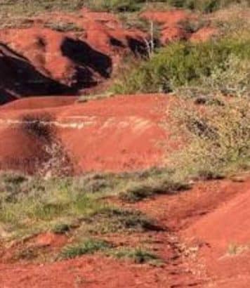 This red desert in Aveyron looks like Colorado without leaving France