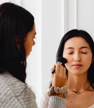 Hailey Bieber a lancé cette astuce maquillage au milky toner pour un teint fondu