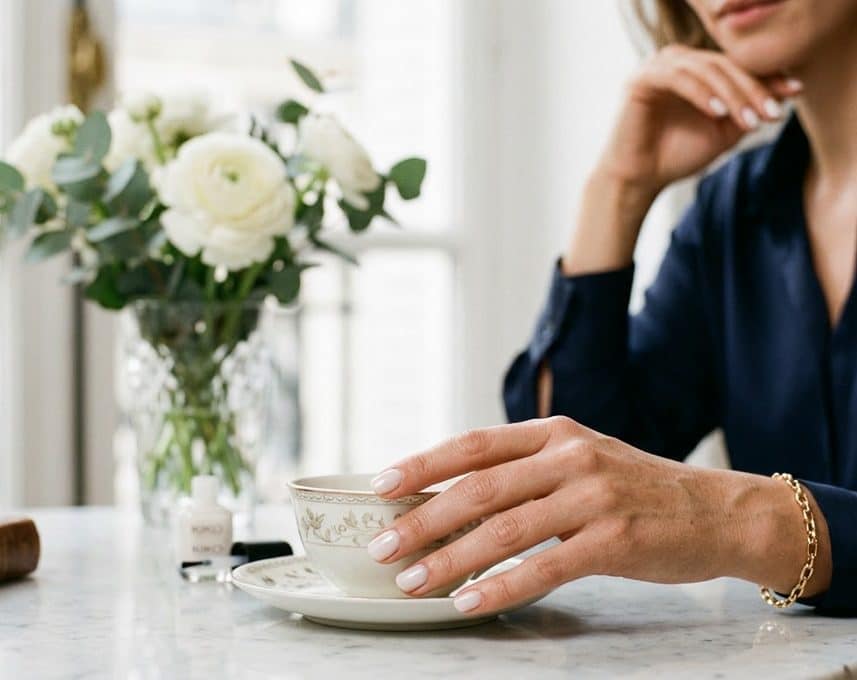 Ce vernis Kiko à maxi pinceau donne des milky nails laquées sans stries