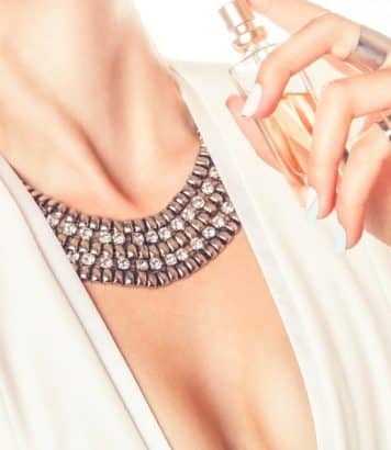 Selena Gomez signe ce parfum poire vanille à 79€ qui affole déjà Sephora