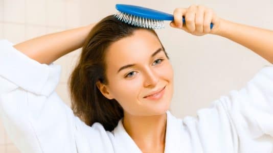 This ancient hairbrush ritual balances excess sebum in 100 strokes every evening