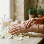 Ménopause : ces soins du corps qui apaisent sécheresse et bouffées de chaleur