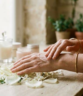 Ménopause : ces soins du corps qui apaisent sécheresse et bouffées de chaleur