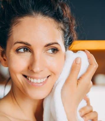 Ce geste tout simple avant de dormir transforme les soins de la peau au réveil