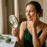Cette crème verte à 16,50€ sur Amazon cache le secret anti-âge qui affole TikTok