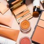 Elle transforme sa collection privée en musée du maquillage avec 1500 pièces cultes