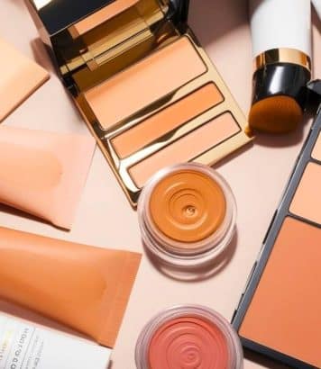 Elle transforme sa collection privée en musée du maquillage avec 1500 pièces cultes