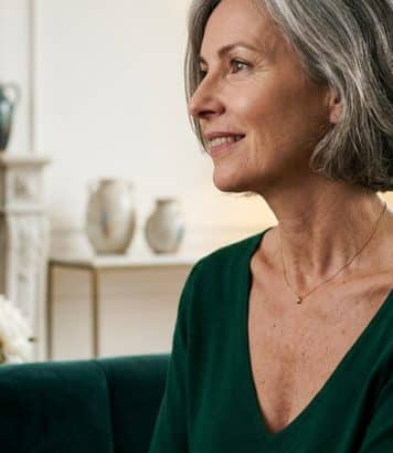 Sagging neck and décolleté after 50: the €92 Clarins cream that lifts in a month