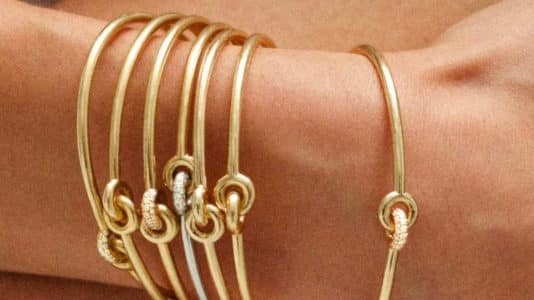 Inès de la Fressange fond pour cette marque de bijoux française encore confidentielle