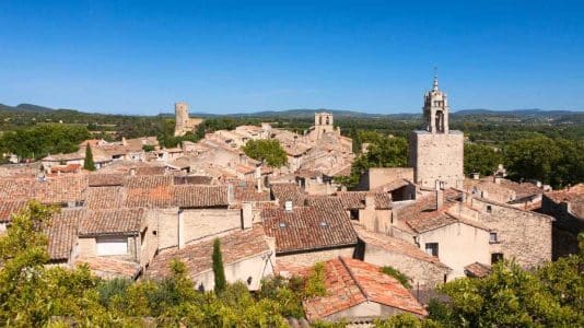 Ce village du Luberon qui se découvre autrement sous le soleil d'automne