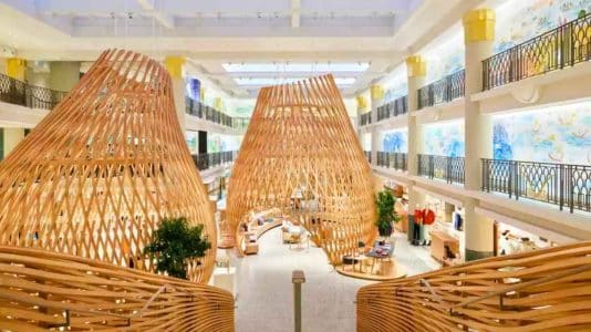 Hermès dans une piscine Art déco, Dior 30 Montaigne : les plus belles boutiques de Paris