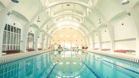 Cette piscine parisienne centenaire du 13e ferme pour un chantier XXL jusqu'en 2028