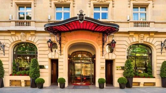 Céline Dion pose ses valises dans ce palace du 8e à 6 500€ la nuit