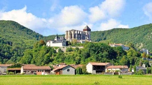 Ce village d'Occitanie de 240 habitants est surnommé le Mont Saint-Michel des Pyrénées