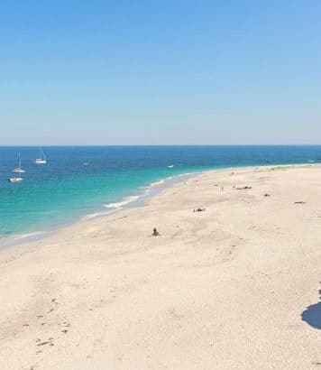 Sur cette île du Morbihan se cache une plage paradisiaque de Bretagne au sable blanc
