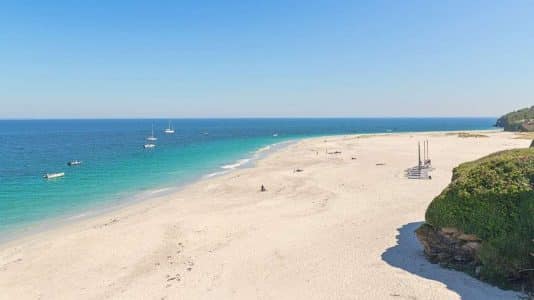 This island in Morbihan hides a paradise beach in Brittany with white sand and turquoise water