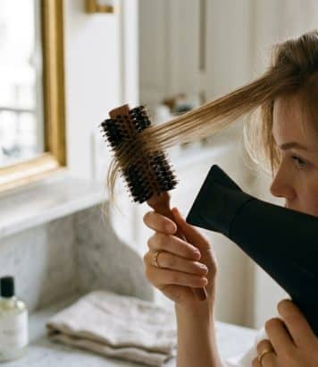 Work the brush through thin sections": the hairdresser's method for a salon-worthy blowout at home