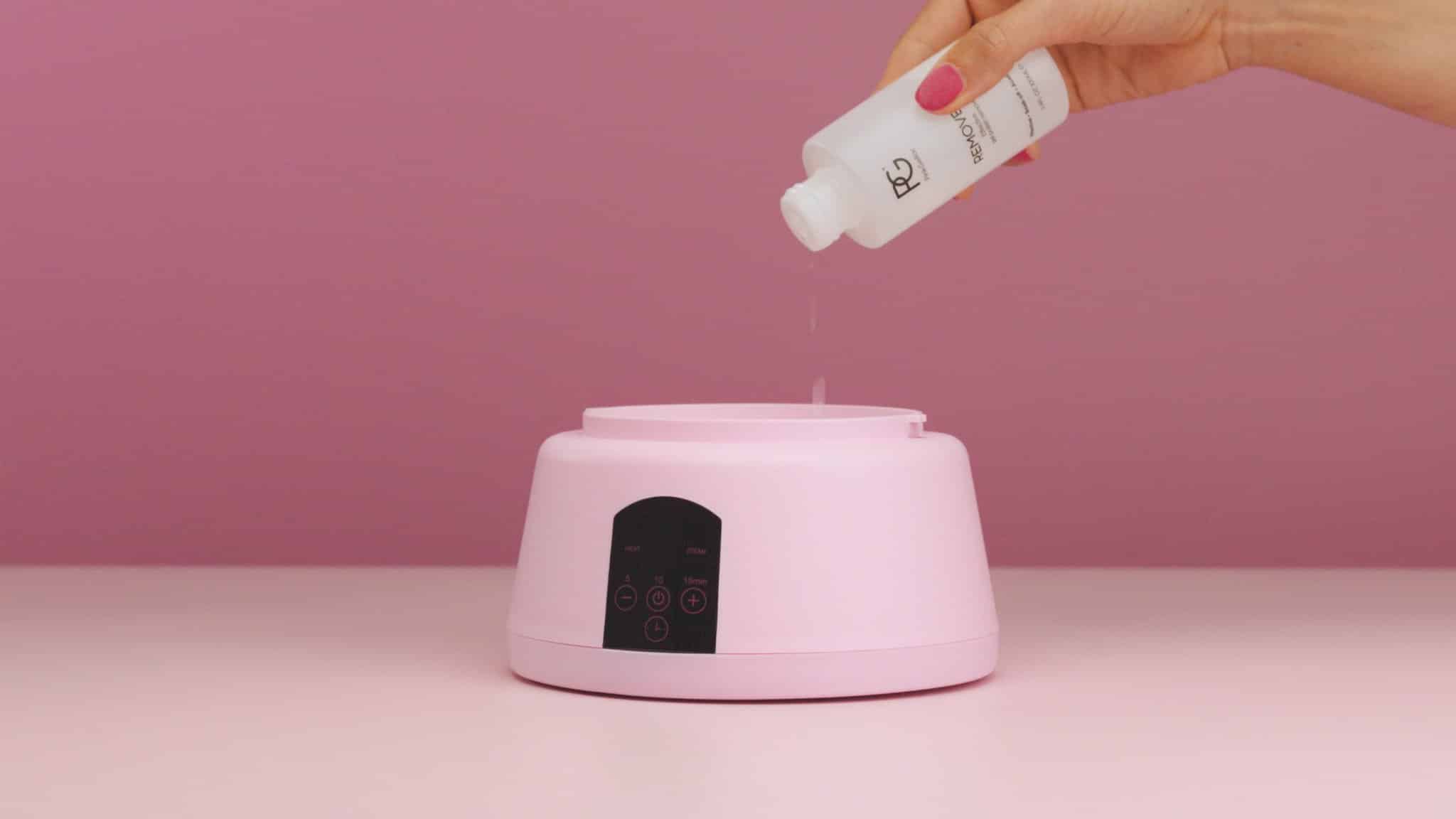 Pink Gellac révolutionne le retrait du gel à domicile avec son appareil à vapeur