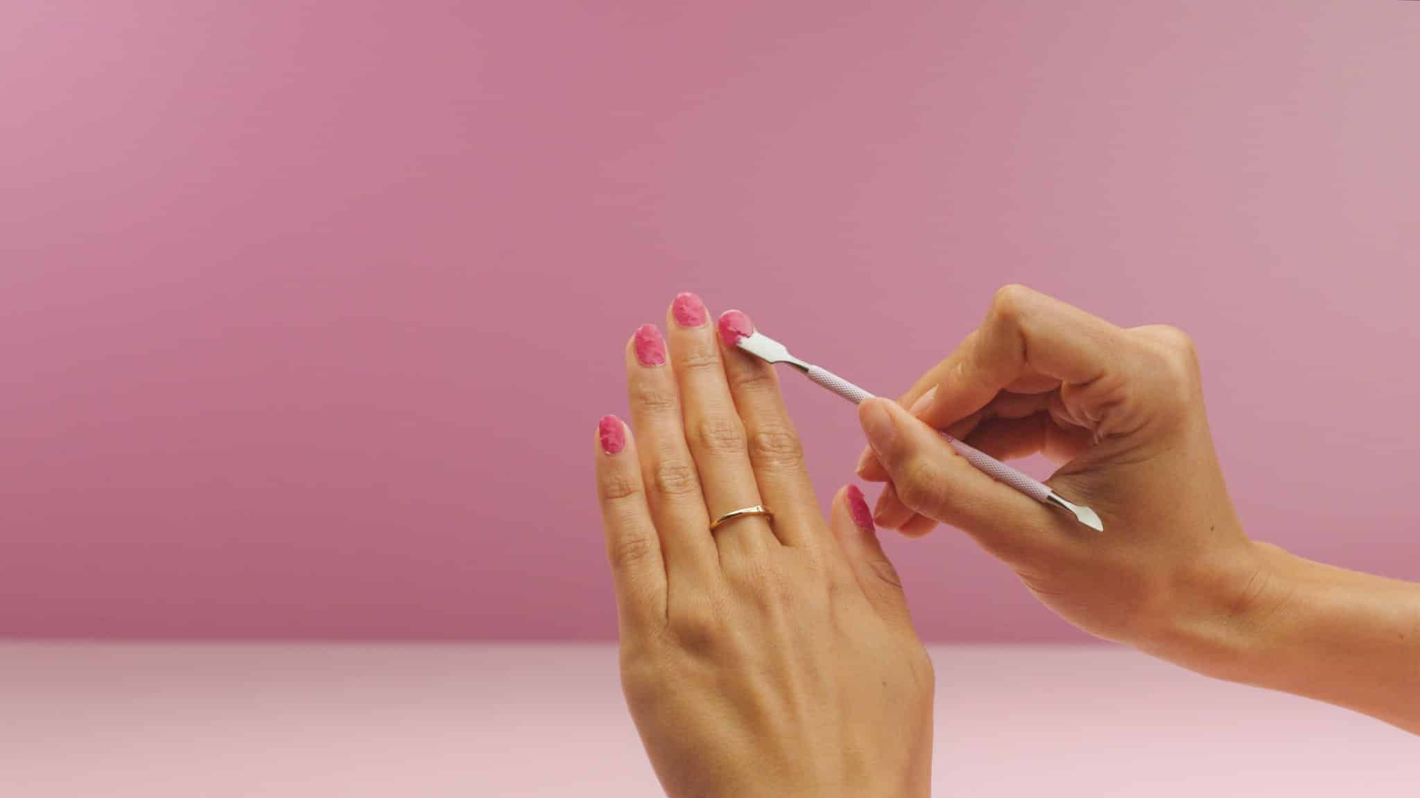 Pink Gellac révolutionne le retrait du gel à domicile avec son appareil à vapeur