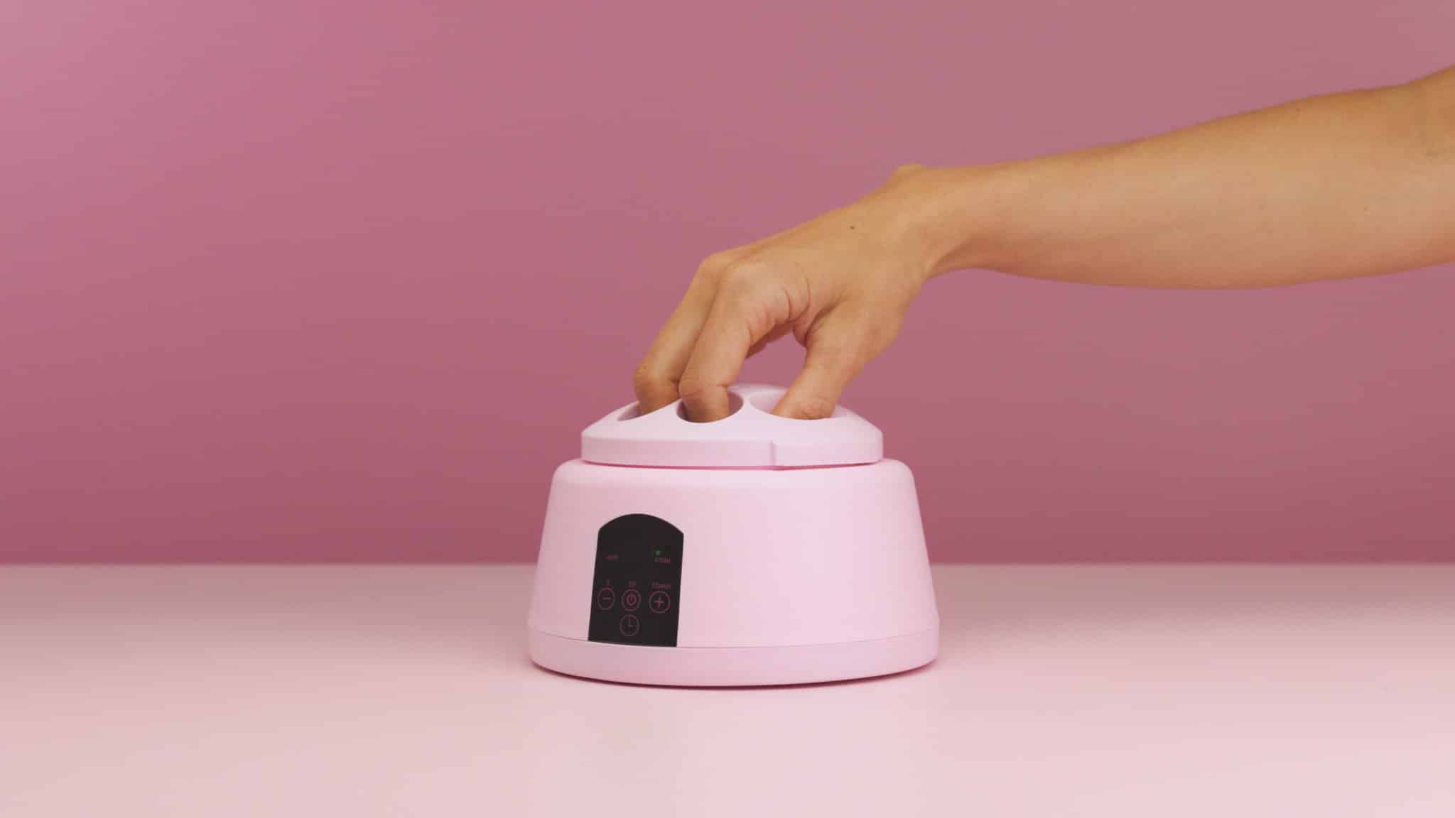 Pink Gellac révolutionne le retrait du gel à domicile avec son appareil à vapeur
