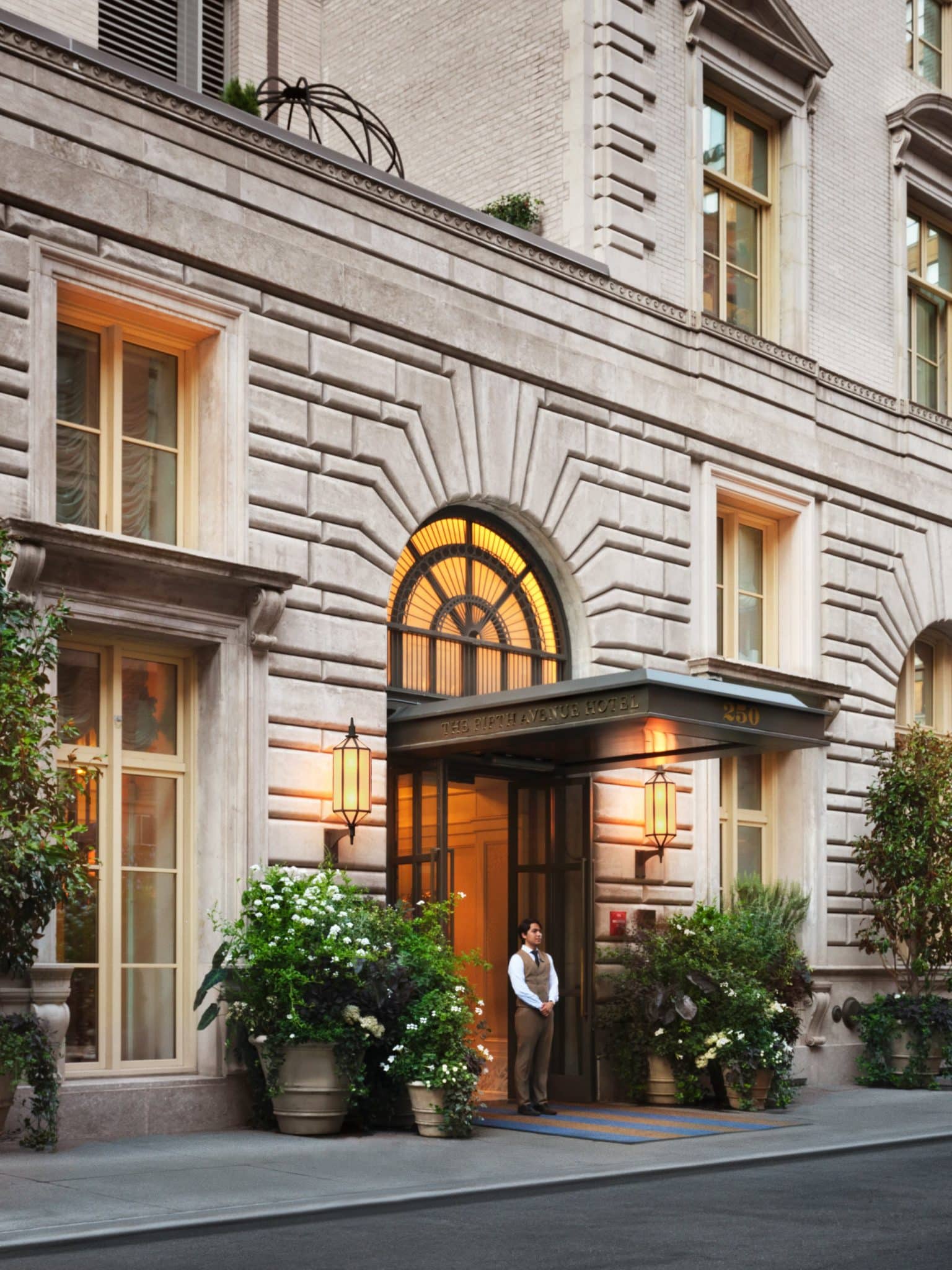 The Fifth Avenue Hotel sacré One To Watch aux World's 50 Best Hotels 2026 à Paris