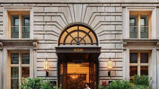 The Fifth Avenue Hotel sacré One To Watch aux World's 50 Best Hotels 2026 à Paris