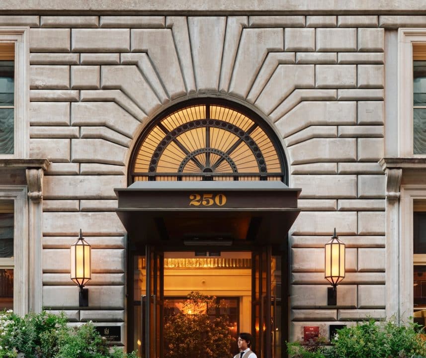 The Fifth Avenue Hotel sacré One To Watch aux World's 50 Best Hotels 2026 à Paris