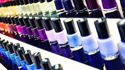 Les recherches explosent de 123% pour cette couleur de vernis parfaite à la rentrée
