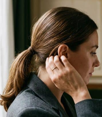 This one simple styling trick spotted at Dior changes your face shape without scissors