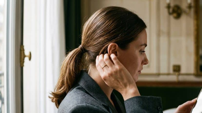 This one simple styling trick spotted at Dior changes your face shape without scissors