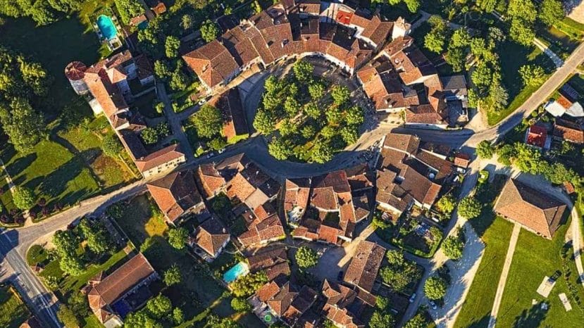 Ce village du Gers en forme de cercle parfait cache mille ans d'histoire médiévale