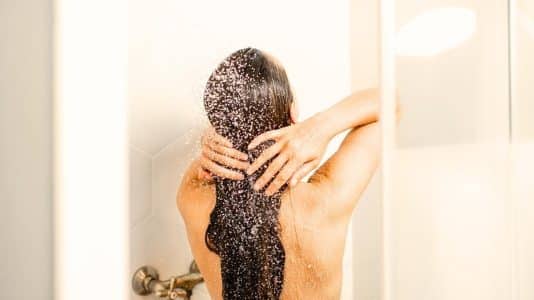 These hairs are already at the end of their life": why you lose hair in the shower
