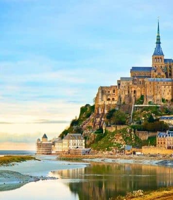 Ce village normand offre la plus belle vue sur le Mont-Saint-Michel au coucher du soleil