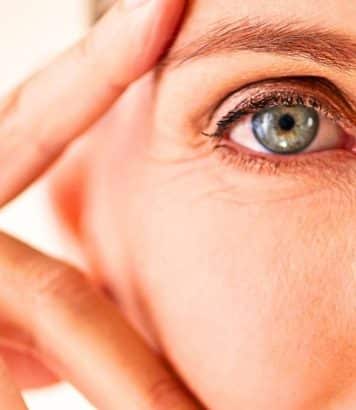 Ce fond de teint anti-âge Clarins à 37 teintes ajuste sa couvrance au cadran