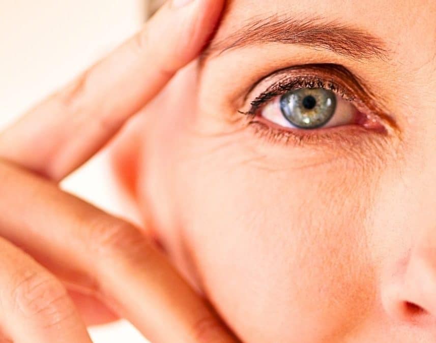 Ce fond de teint anti-âge Clarins à 37 teintes ajuste sa couvrance au cadran