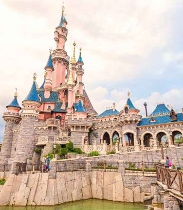 Simba lights up the Frontierland Theater at Disneyland Paris in an explosive new show
