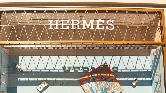 Hermès ouvre ses ateliers à 100 duos pour une journée d'immersion inclusive