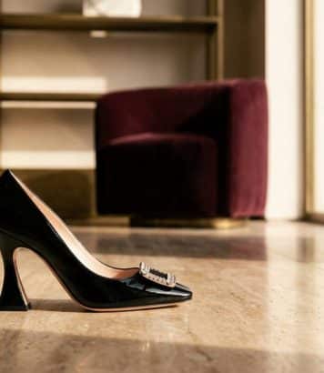 ParisSelectBook - Le talon Choc de Roger Vivier, né en 1959, revient en force cet hiver