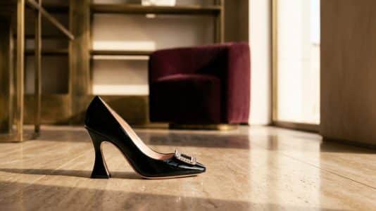 ParisSelectBook - Le talon Choc de Roger Vivier, né en 1959, revient en force cet hiver