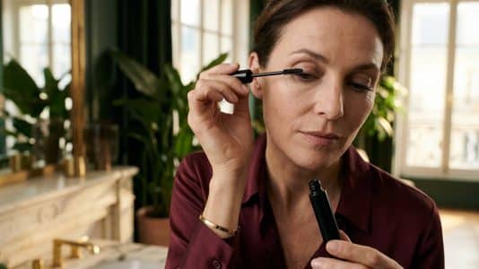 Colour the root": a makeup artist trick for smudge-free mascara all day long