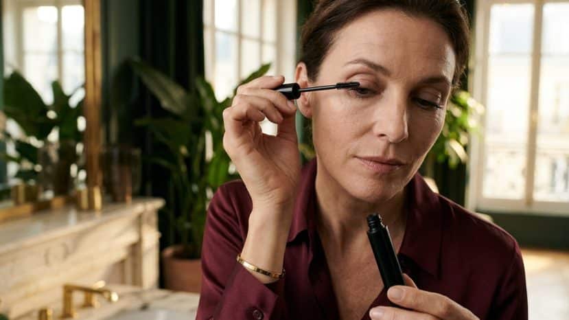 Colour the root": a makeup artist trick for smudge-free mascara all day long