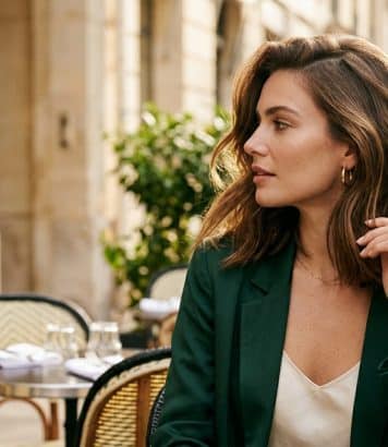 Ce carré évasé inspiré des années 70 s'impose déjà comme LA coupe de la rentrée