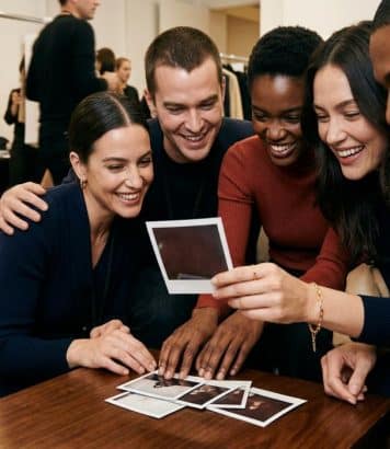 ParisSelectBook - Polaroids et équipe soudée, Michael Kors dans les coulisses du show