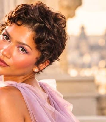 Zendaya adopte la pixie bouclée et le pastel, duo phare des tendances beauté de l'automne