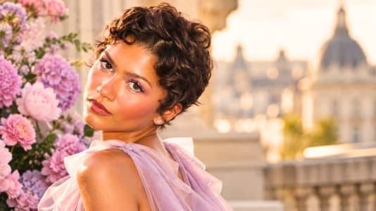 Zendaya debuts a curly pixie and pastel makeup, the standout duo of autumn beauty trends